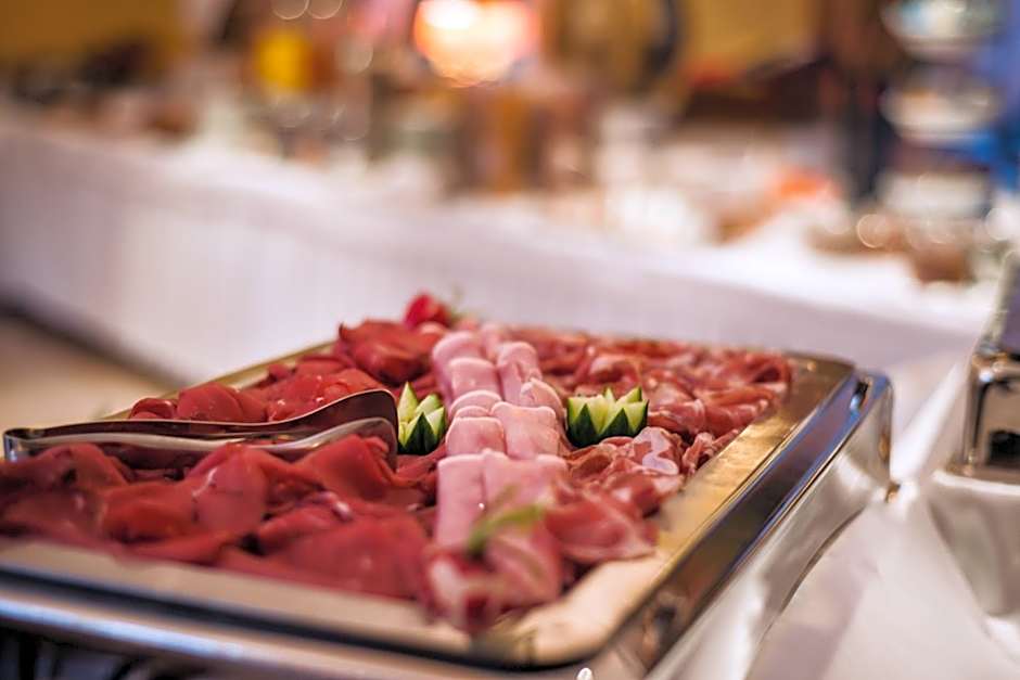 International au Lac Historic Lakeside Hotel