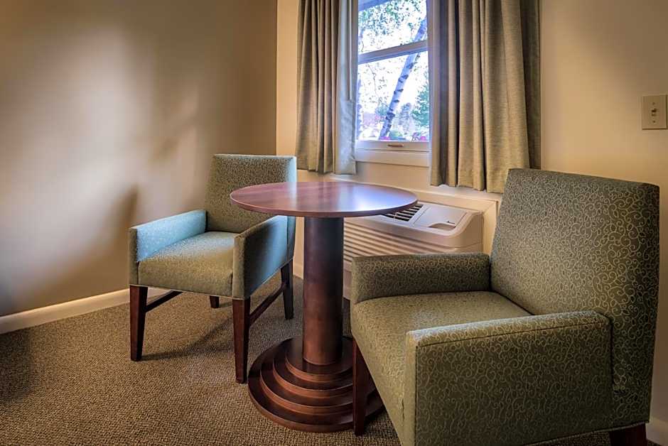 Sun & Ski Inn and Suites