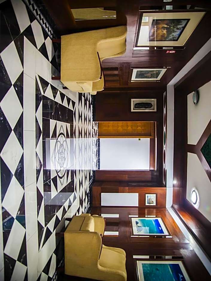 Peacock Hotel