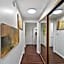 Beverly Hills Gem 1 BR Apt with Parking 218