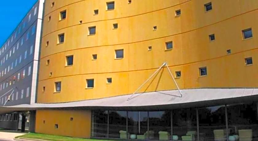 Standing Hotel Suites by Actisource