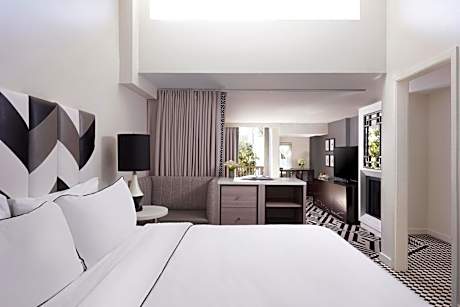 Signature King Suite, top floor with Balcony