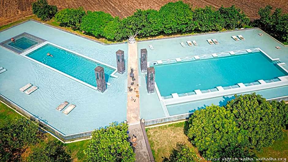 Avartarn Miracles Hotel