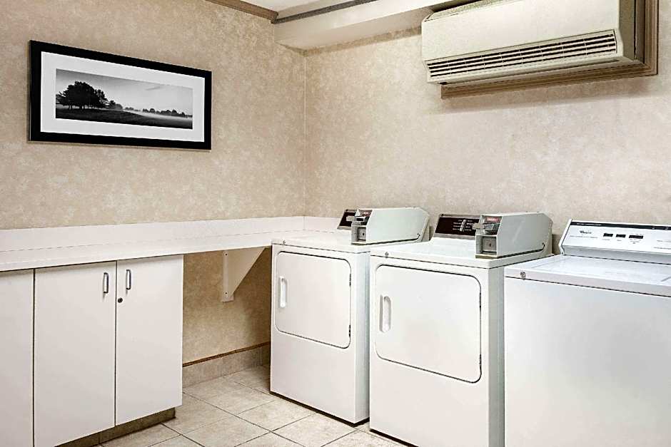 Super 8 Maumee/Toledo, OH