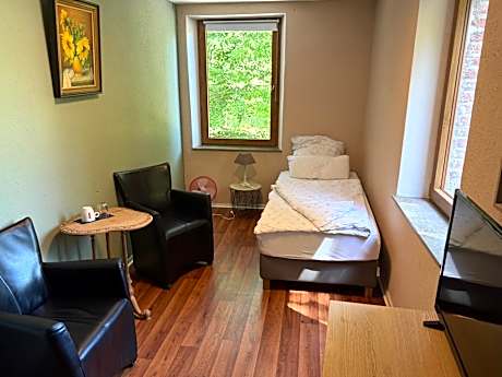 Single Room with Private External Bathroom