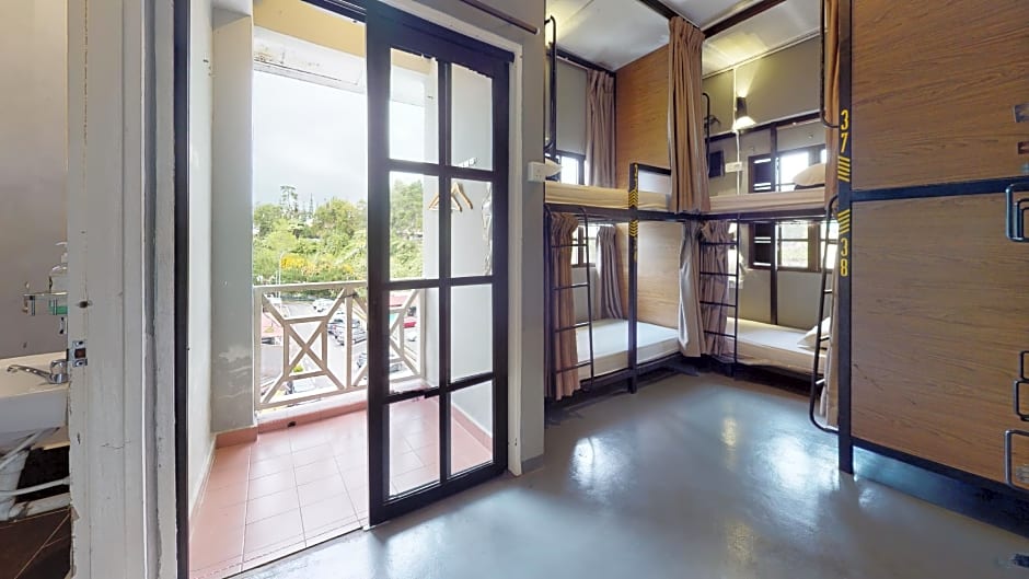 Traveller Bunker Hostel