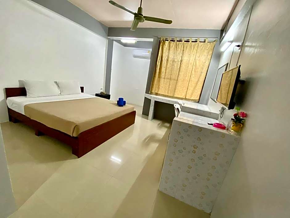 Pasawang Hotel (โรงแรมภาสว่าง)