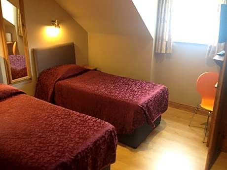 Twin Room with Private Bathroom