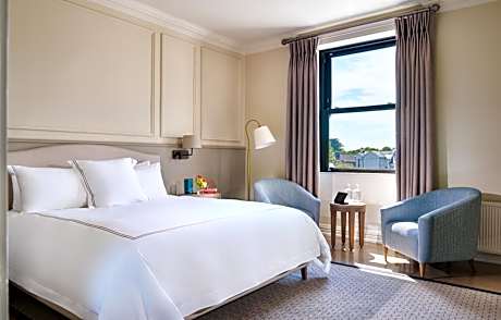 William Street King Room with Sofa Bed