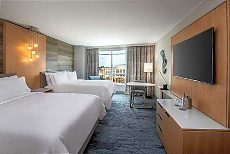 Standard Queen Room with Two Queen Beds - Hearing Accessible