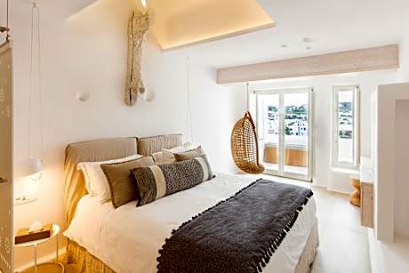 Deluxe Room with Outdoor Hot Tub