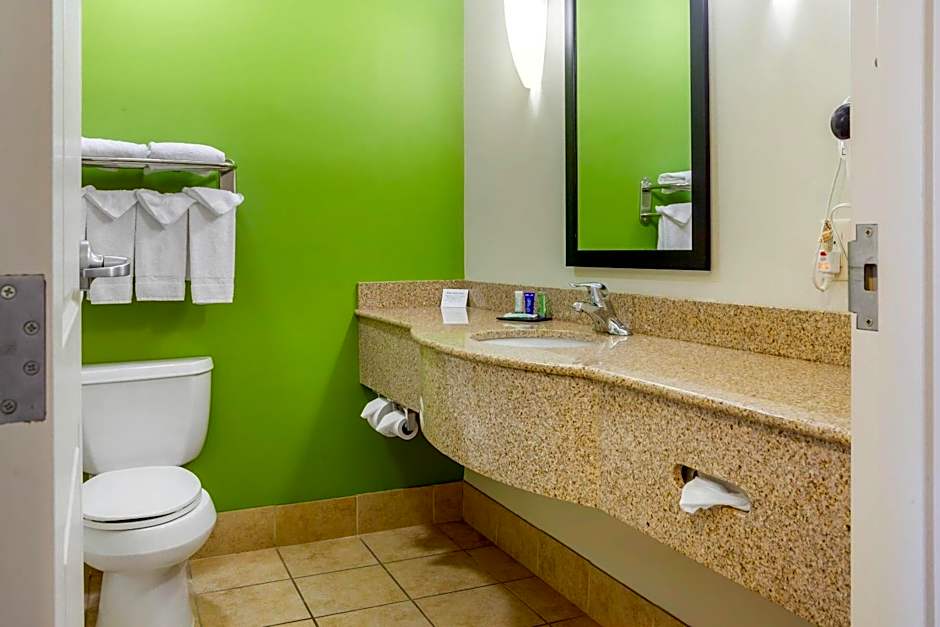 Sleep Inn & Suites Milwaukee Airport