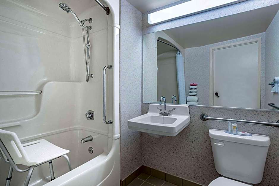 Travelodge by Wyndham Bridgewater