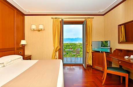 Standard Queen Room with Balcony