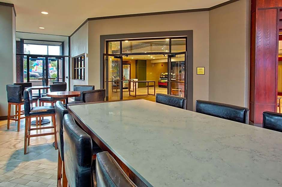 DoubleTree by Hilton Lansing