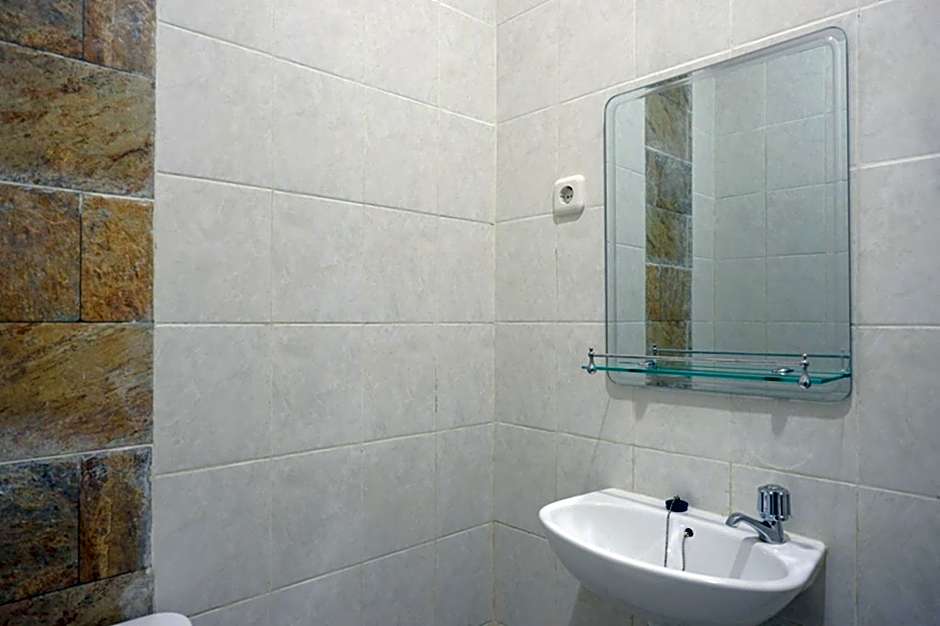 RedDoorz @ Jalan Majapahit Semarang