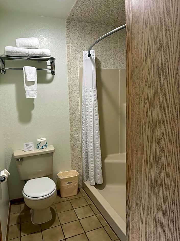 River House Inn, a Baymont by Wyndham