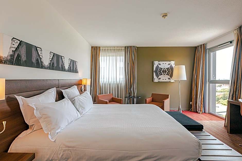 Photo 1 of 5 of Premium 1 Queen Bed with Sofabed