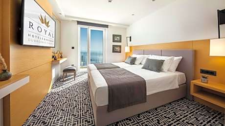 Royal  Sky Room with Sea View and Balcony