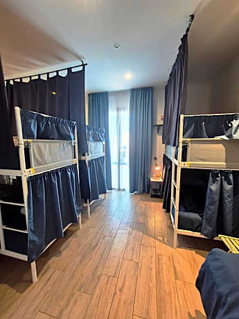 Single Bed in Mixed Dormitory Room