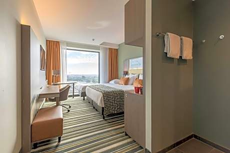 Deluxe Room 1 King Bed 1 Single Bed Upper Floors