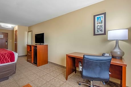 King Suite - Non-Smoking