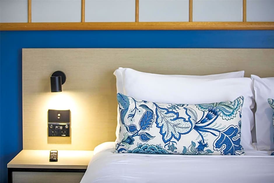 Nightcap at Queens Beach Hotel