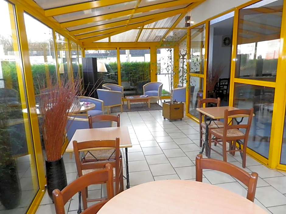 Kyriad Chantilly Hotel