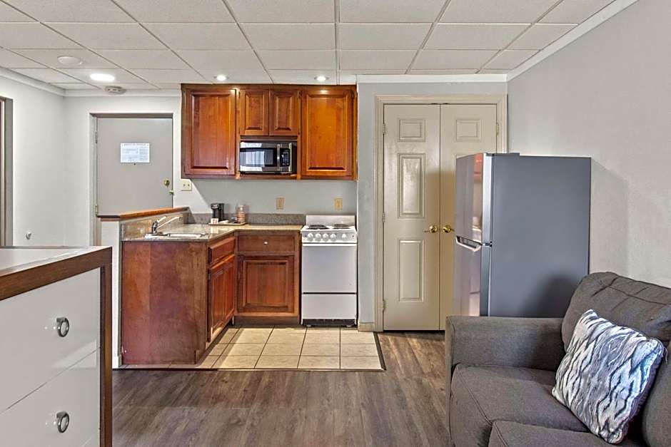 Quality Inn & Suites Green Bay Downtown