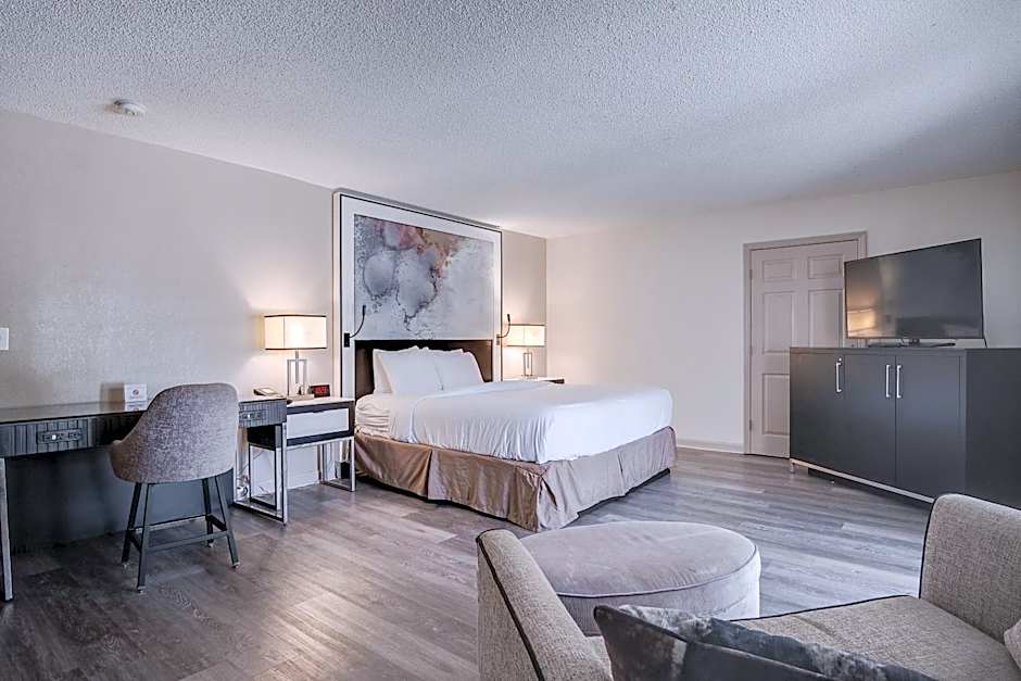 Cottonwood Suites Savannah Hotel & Conference Center