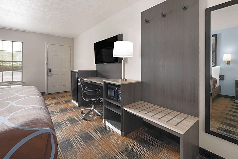 Super 8 by Wyndham Covington