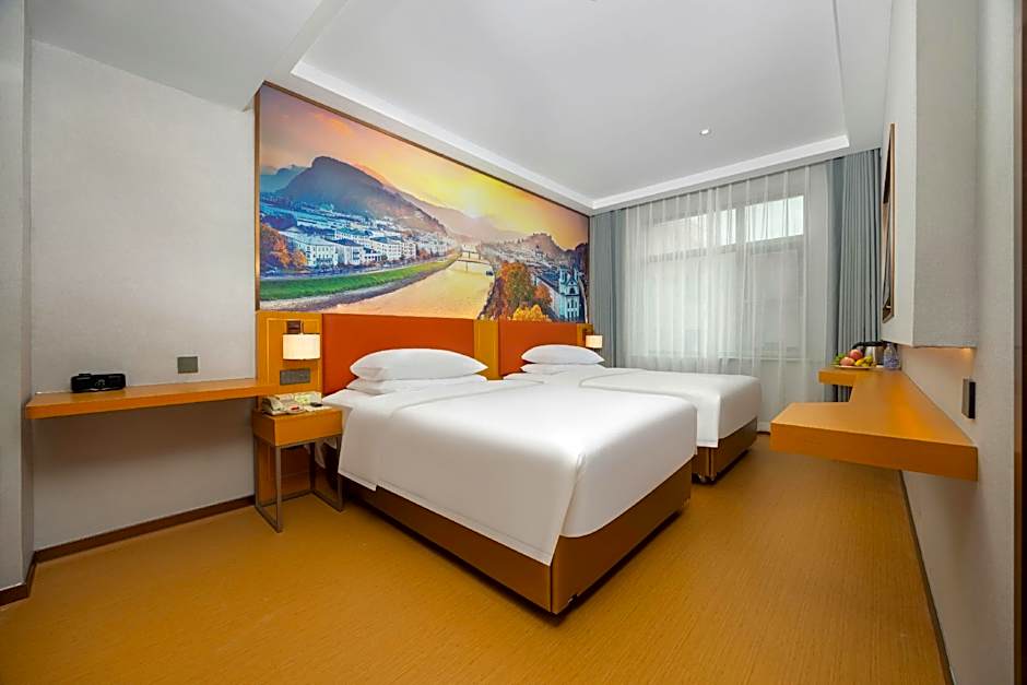 Vienna Hotel Tianjin West Station Changhong Park Metro Station