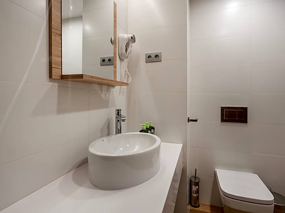 Limehome Barcelona Carrer de Fontcoberta - Digital Access