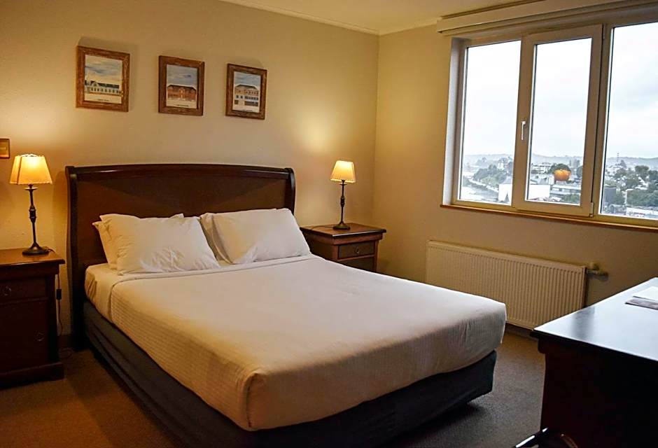 Photo 1 of 6 of Premium 1 Queen Bed