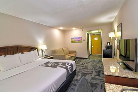 1 Queen Bed, Mobility Accessible Room, Non-Smoking