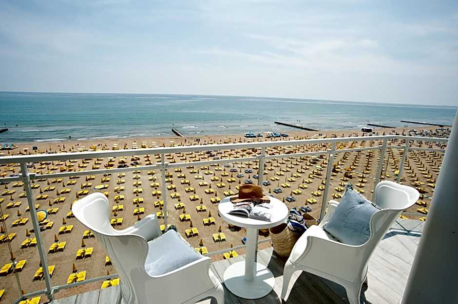 Hotel Nizza Frontemare Superior 3 Stelle