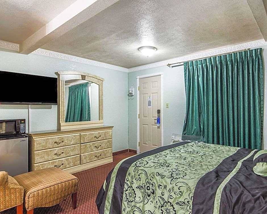 Sycamore Inn Chico University Area