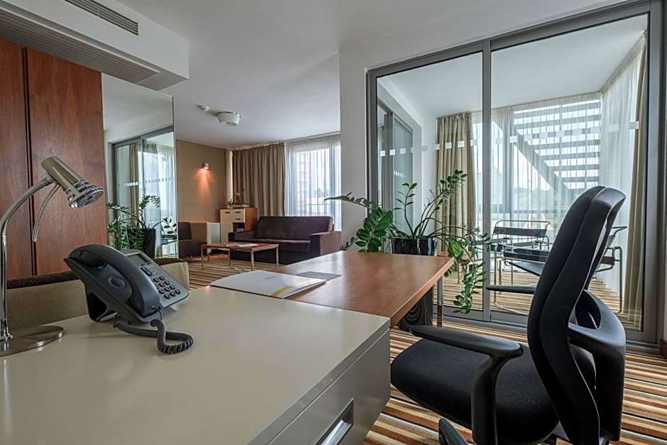 Business Hotel Astrum Laus