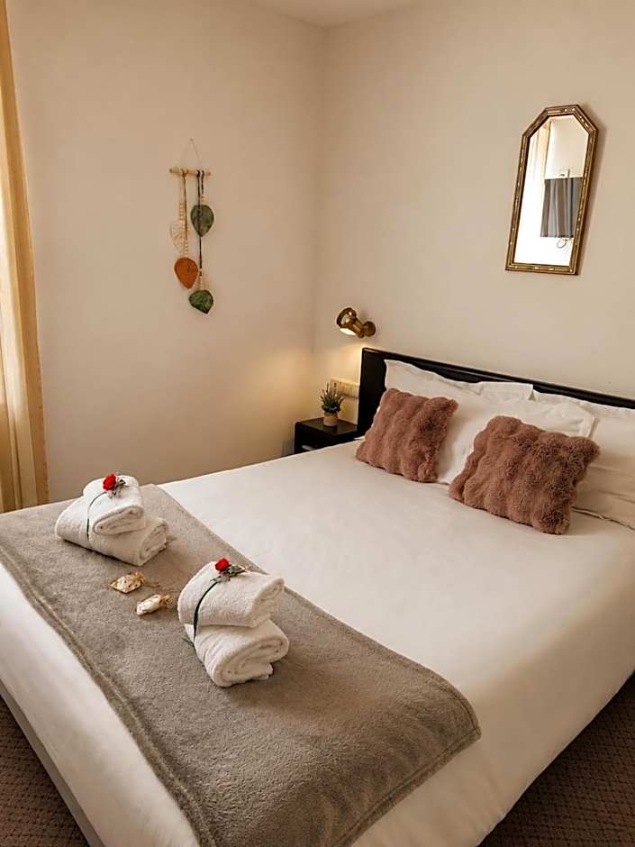 Logis Hôtels - Hôtel et Restaurant Le Lion d'Or