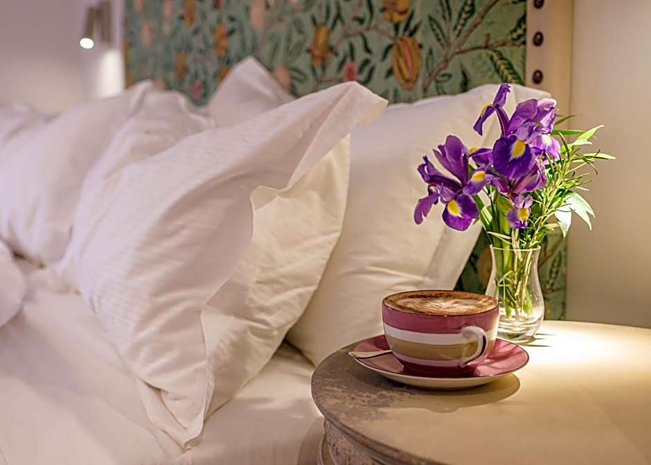 Great Fosters - Near Windsor