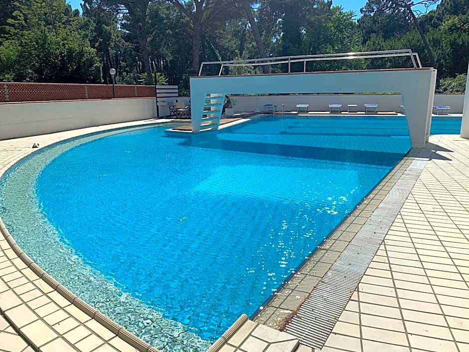 G&D Hotel Deanna Pool&Brunch