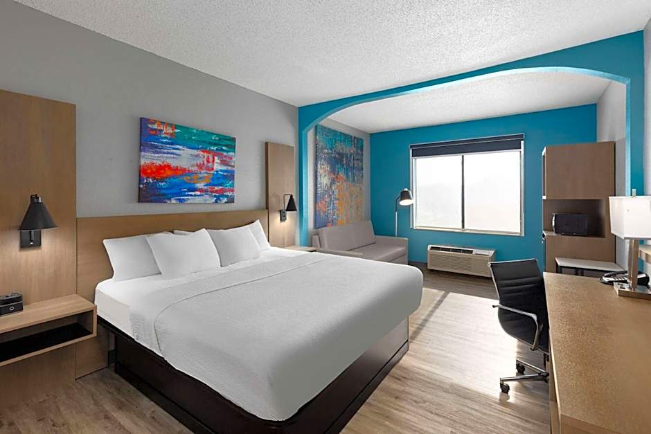 La Quinta Inn & Suites by Wyndham Decatur