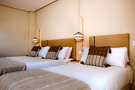 STUDIO TRIPLE STANDARD (1 LARGE BED + 1 BED)