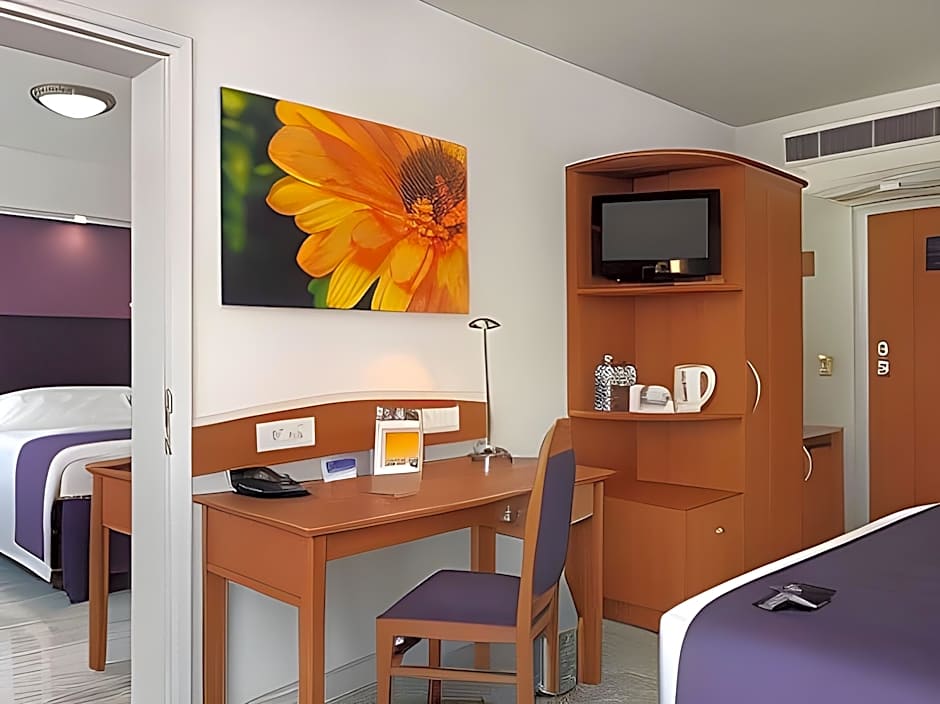 Caspia Hotel New Delhi Shalimar Bagh