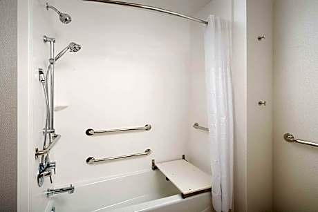 1 King Mobility Access With Tub Nonsmoking