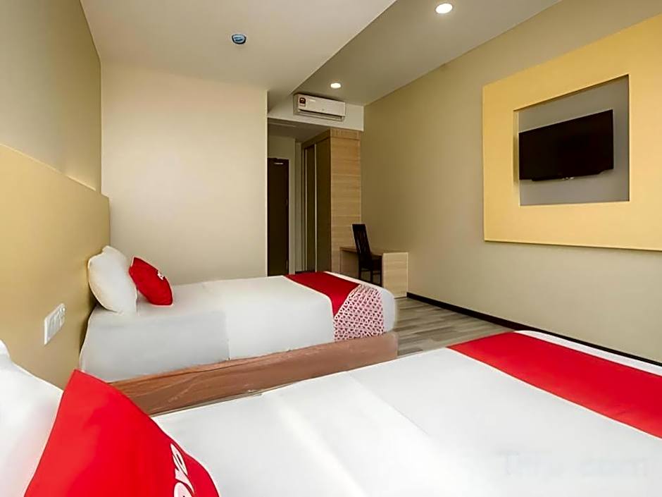 OYO 90324 Muar Station Hotel