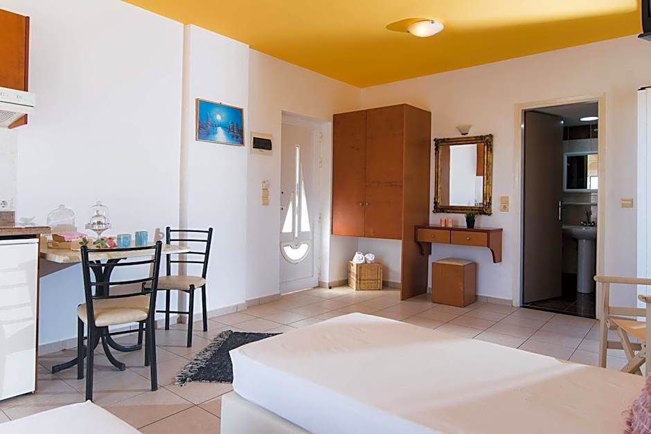 Yiannis Manos Hotel Resort