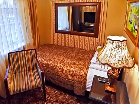 Single Room with Private External Bathroom