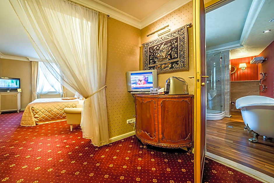 Photo 1 of 10 of Junior Suite