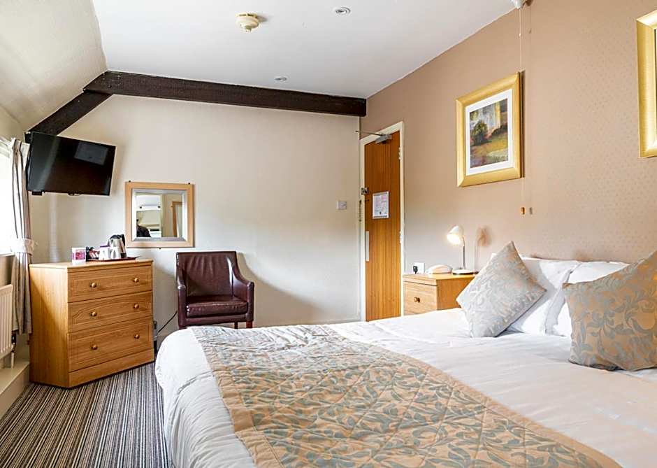 Pettifers Freehouse Hotel